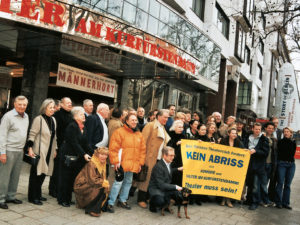 Nach-der-Pressekonferenz-vor-dem-Theater
